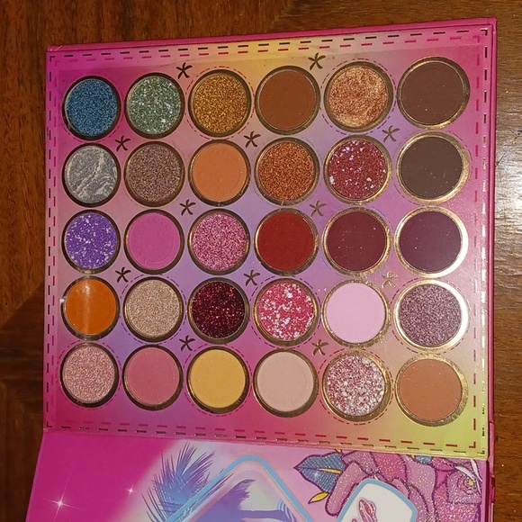 Kevin coco 69 color eyeshadow pallette - Picture 4 of 4